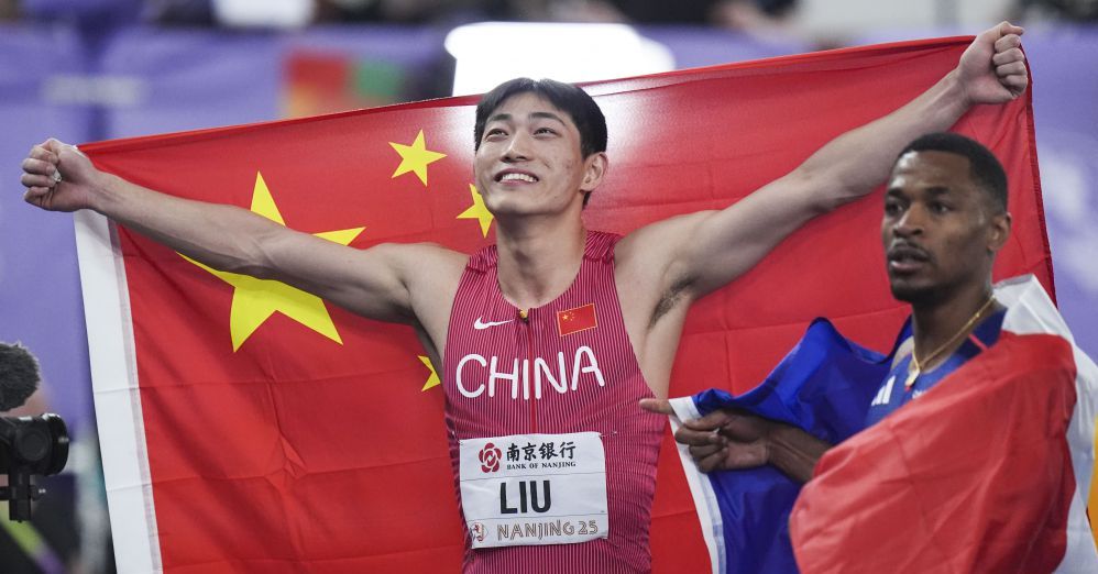 莱奥罚点前铃木彩艳对他说踢右边，最终莱奥踢向右边并且罚进